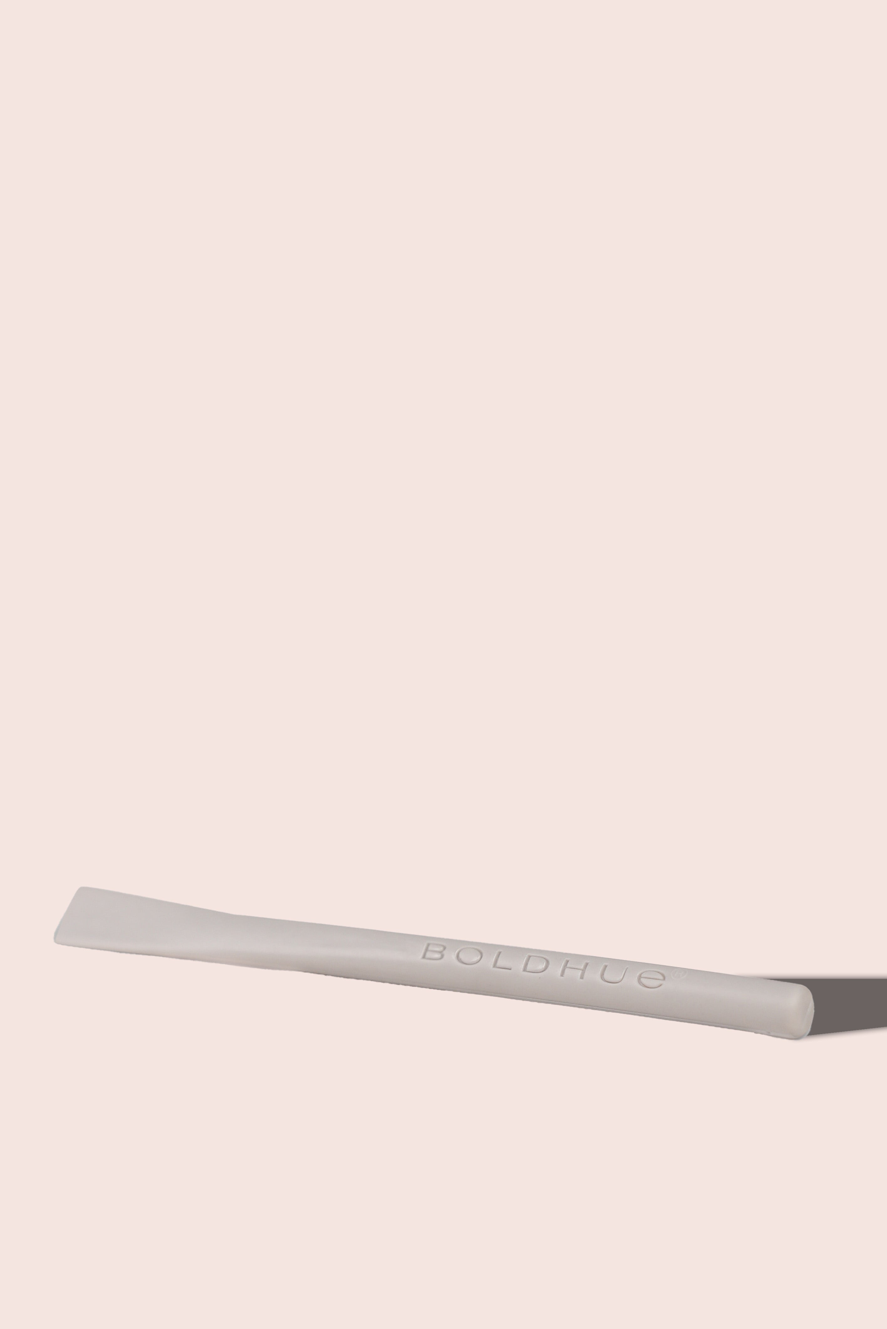 one small mixing spatula for the boldhue device