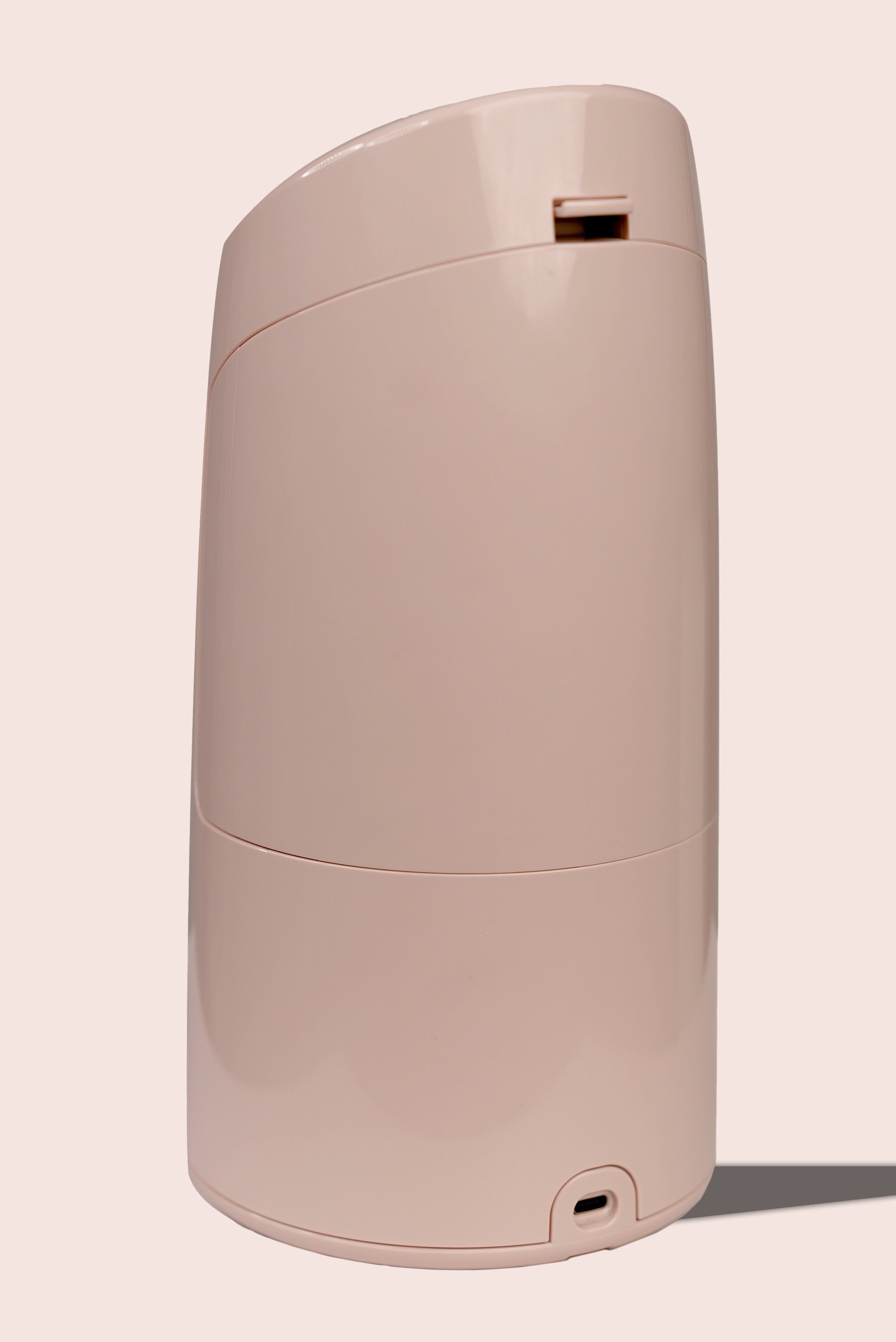 the back of the boldhue device, showing where the charger port is and a cover that you click open to reveal the cartridges